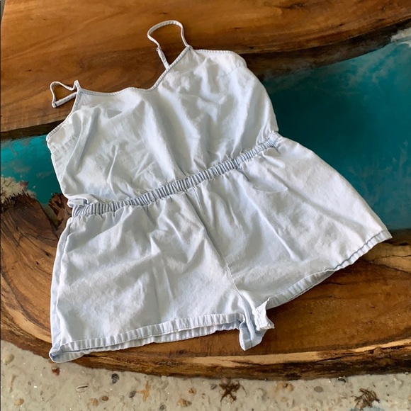 Pants - 💋2/$15 Super Cute Romper 🔥🔥🔥